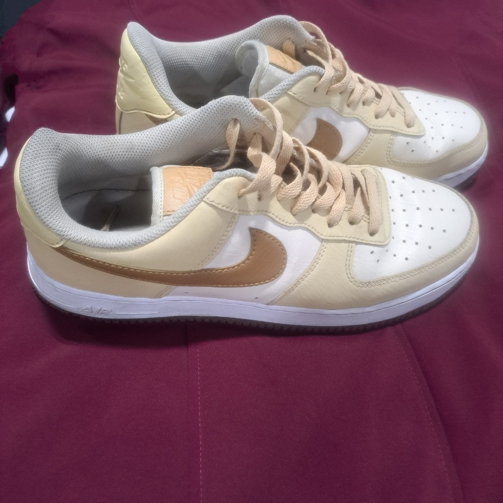 Nike Cream and Tan Athletic Shoes